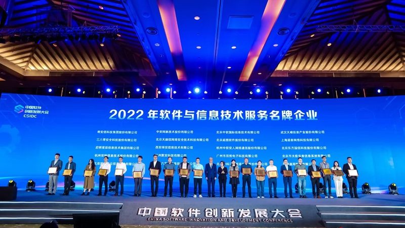 医院弱电系统涉及大量敏感信息，因此在投标报价中，应强调以下安全合规措施：